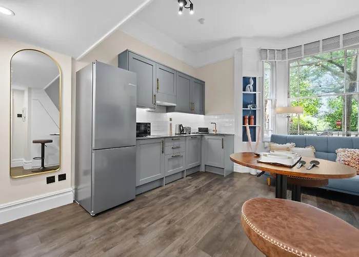 Vichy - The Hampstead Star | Prime Location