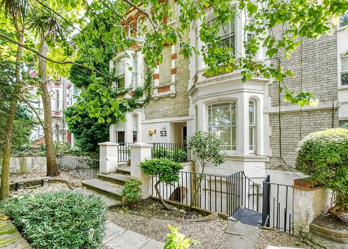 Vichy - The Hampstead Star | Prime Location