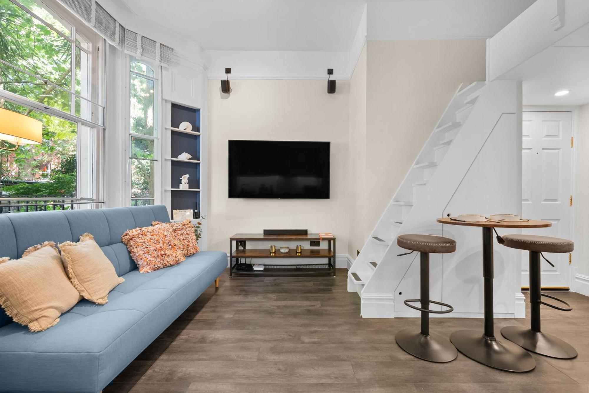 Vichy - The Hampstead Star | Prime Location Apartment